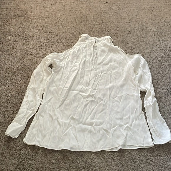 NWOT Aritzia Wilfred Free cold shoulder top - Picture 2 of 4